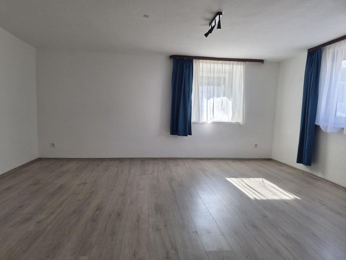 Viel Platz für ein gutes Leben in diesem freistehenden Einfamilienhaus mit Garten + Einliegerwohnung – Zimmer mehr
