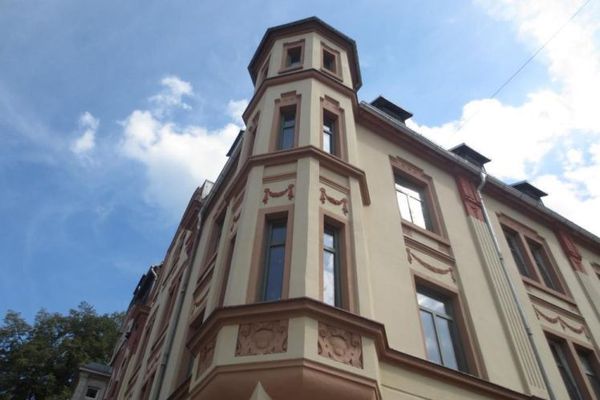 Objekt-Nr.: 3224 - Schöne vermietete 2-Zimmer-ETW im EG mit Wanne und Balkon in Denkkmalschutzobjekt Lengenfeld