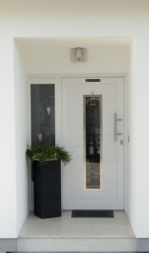 Wohnen, Arbeiten, Vermieten: Flexibles Raumwunder mit Anbau! – Eingang Wohnbereich