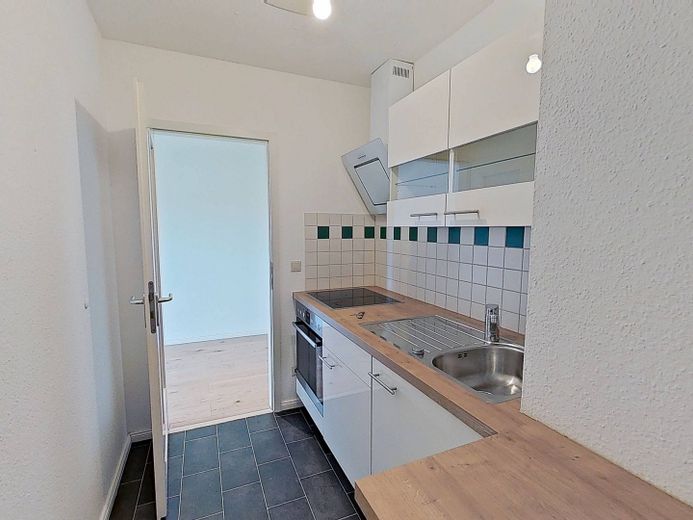 Luminoso monolocale con cucina componibile e bagno con vasca vicino al centro – Ansicht II: Küche