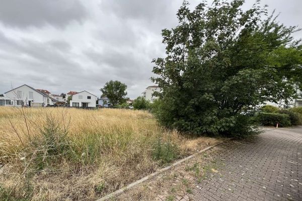 Proprietà senza provvigione! Terreno libero da promotore, ca. 827m² per la vostra casa unifamiliare individ. in un insediamento consolidato