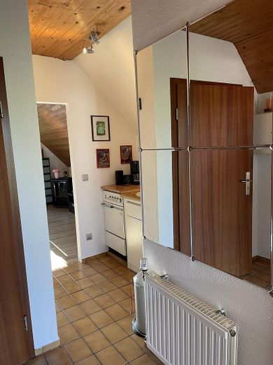Dużo miejsca dla rodziny – w pełni podpiwniczony dom szeregowy o powierzchni mieszkalnej 146 m² – Flur Dachgeschoss
