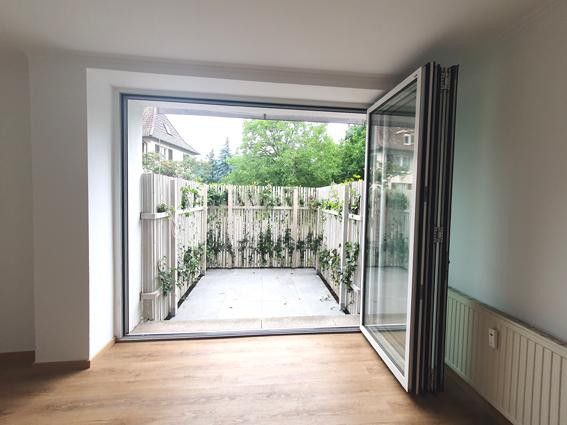Wohnraum und Terrasse