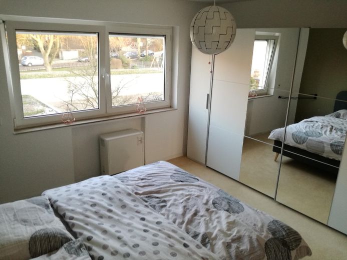 Spacieux appartement de 4 pièces avec 2 salles de bains, balcon et garage, offrant une vue incroyable – Schlafzimmer