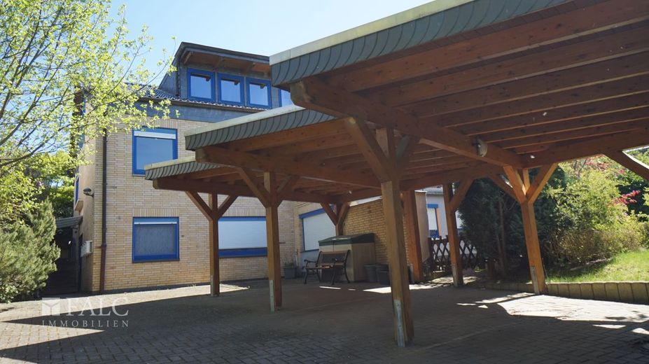 Ein Haus - 4 Wohnungen - ca. 555 m² Wfl. auf ca. 900 m² Grundstück von FALC-Immobilien Göttingen – Eingangsbereich