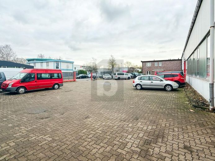 GROßZÜGIGE FLÄCHE FÜR IHR UNTERNEHMEN – Foto 1