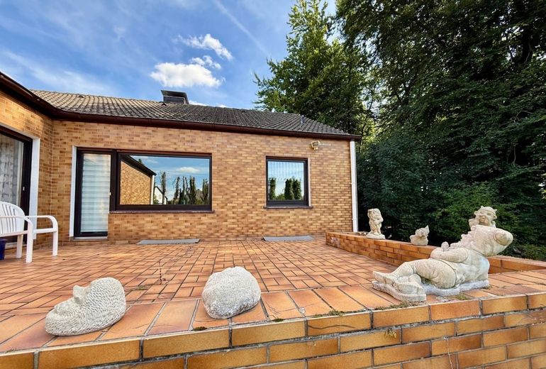 Fröndenberg-Ardey: Freistehendes Wohnhaus mit Gartenoase am Ende einer Sackgasse! – Große Terrassenanlage