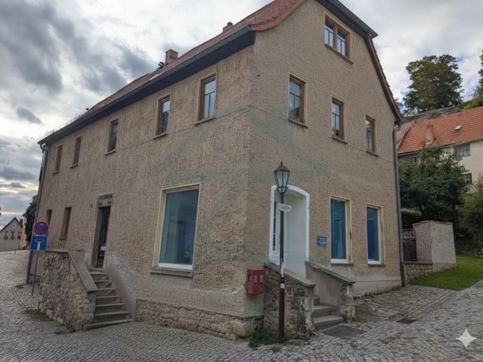 Geräumiges Einfamilienhaus mit Einliegerwohnung und Scheune in Ranis – Foto 1