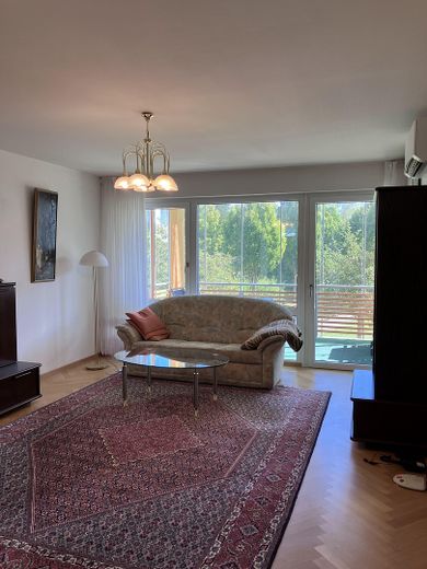 Wohnzimmer, bodentiefe Fenster