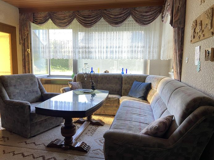 Zweifamilienhaus mit zwei Garagen auf 899qm Grundstück – Foto 10
