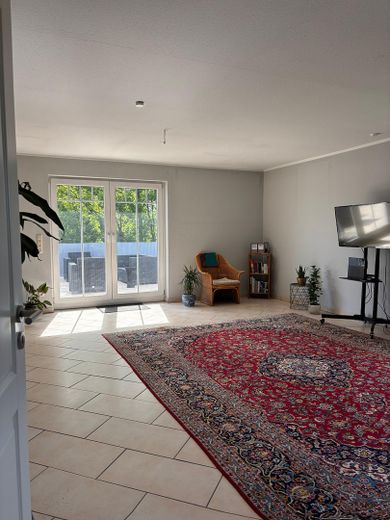 Toskana-Villa freistehend auch als Zweifamilienhaus nutzbar – Wohnzimmer OG