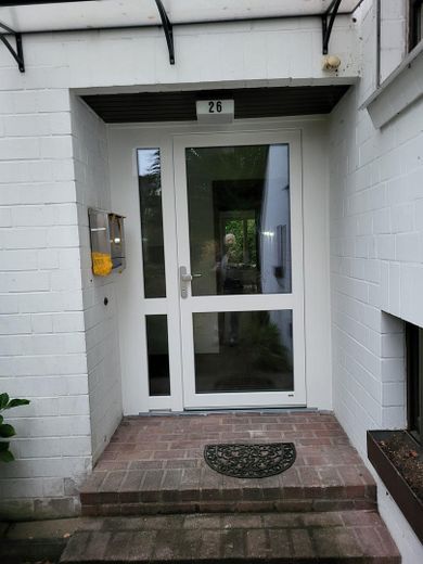 Familienfreundliches Reiheneckhaus mit großem Garten und viel Platz – ruhige Lage in Tornesch – Haustür