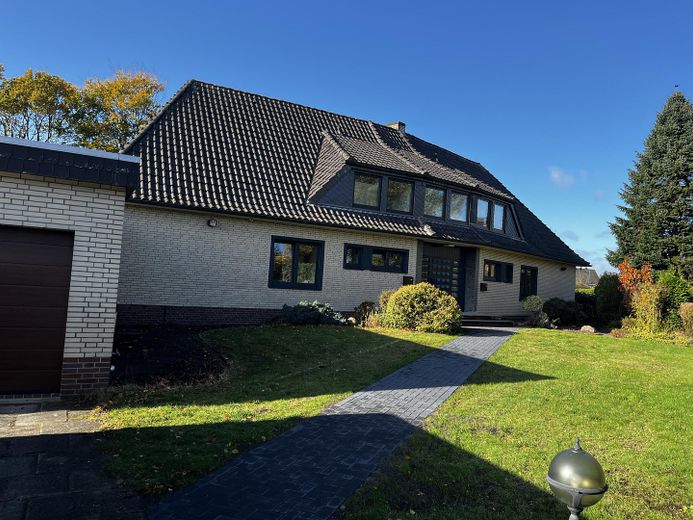 Modernly renovated semi-detached house | 141 m² | 5 rooms | Garage | Garden | Weyhe-Erichshof – Foto 1