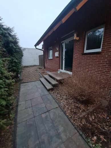 NEUSTADT OT POGGENHAGEN: Schöne Doppelhaushälfte in ruhiger Feldrandlage mit guter Anbindung – Eingang DHH