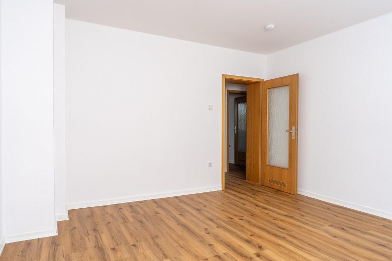 Spokojne, centralnie położone mieszkanie 3-pokojowe, kuchnia, przedpokój, łazienka w Oberhausen-Osterfeld – Wohnraum