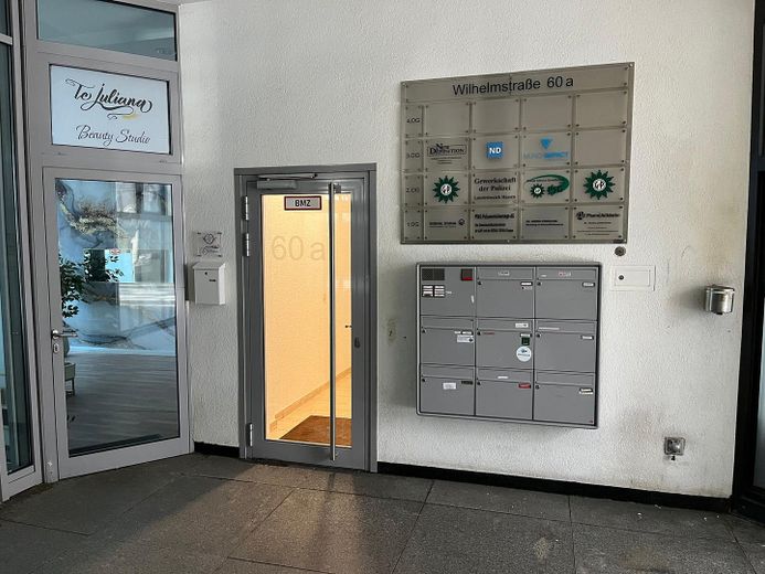 Wilhelmstraße üzerinde, Kurhaus yakınında, en iyi merkezi konumda temsili ofis, muayenehane veya daire – Eingangsbereich