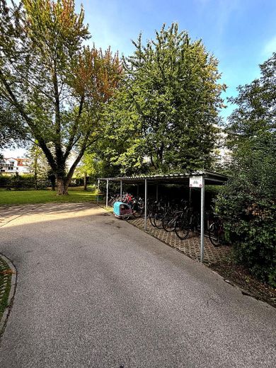 Sanierte 2-Zimmer Wohnung mit Balkon und atemberabendem Ausblick zur Kapitalanlage oder selbstbezug – Fahrradabstellplatz