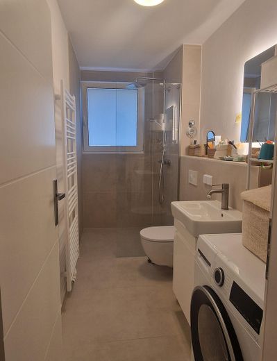 Stilvolle 3-Zimmer-Wohnung mit Balkon in der Gotha-Allee (provisionsfrei) – Foto 4