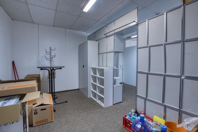 Flexible Büro- und Schulungsfläche mit 225 m² und 4 Stellplätzen in Reutlingen-Sondelfingen – Separater Lagerraum