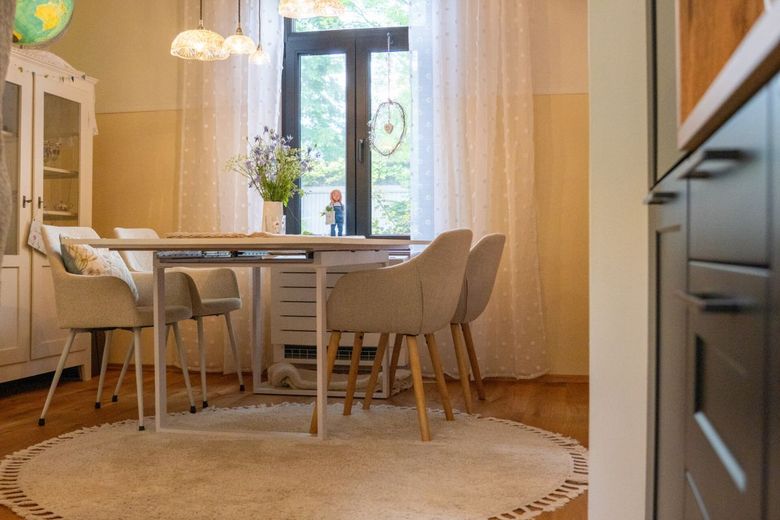 Historisches Landhaus in nahezu einzigartiger Alleinlage 
8.763 m² Grundstück | Energieklasse A – Gemütlicher Essplatz