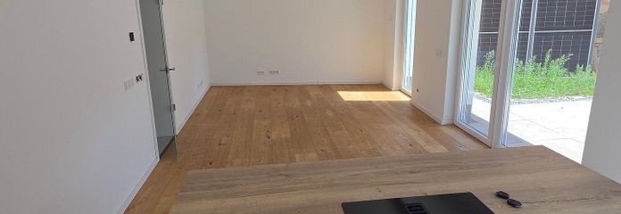 Przestronny dom z 6 pokojami o powierzchni 190 m² | Rodzina, wspólne mieszkanie kilku pokoleń i praca zdalna – Wohnbereich mit Fensterfront