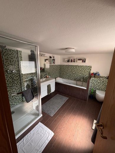 Einfamilienhaus mit 5 Zimmern in Flörsheim am Main – Badezimmer