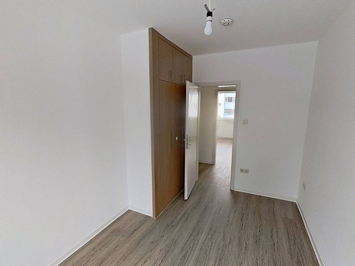 **1 KALTMIETERLASS ALS EINZUGSGESCHENK**Gemütliche 3-Zimmer-Wohnung mit BALKON und TAGESLICHTBAD – Ansicht II: Schlafzimmer II