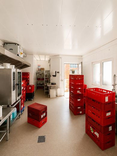 Gewerbeeinheit mit Ausstattung ideal für Metzgerei, Bäckerei oder Imbiss – Zerlegeraum