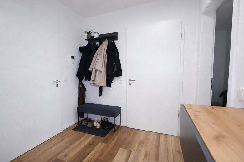 Barrierefreie moderne Eigentumswohnung mit Balkon – Flur