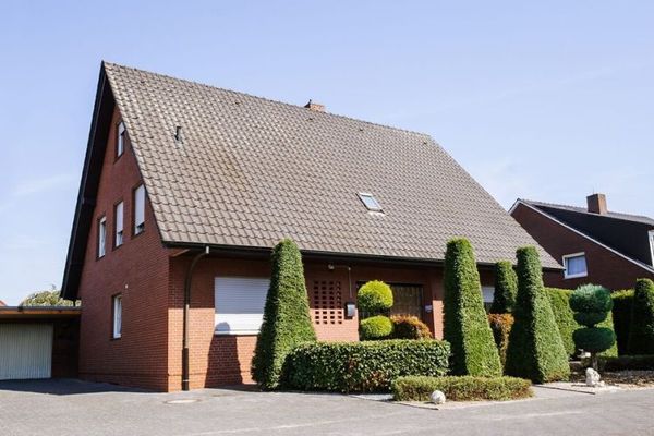 Zadbany dom jednorodzinny z mieszkaniem dla teściów, dużą działką i atrakcyjnym dochodem z najmu w Ahaus-Ottenstein