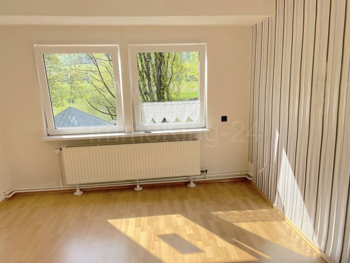 ++ EIN- ZWEIFAMILIENHAUS MIT GROSSEM POTENTIAL!! ++ MEHRGENERATIONEN WOHNEN MÖGLICH! – SCHLAFZIMMER 2