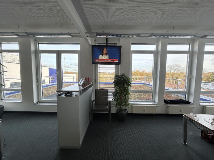 großes Büro 1 mit Dachterrasse