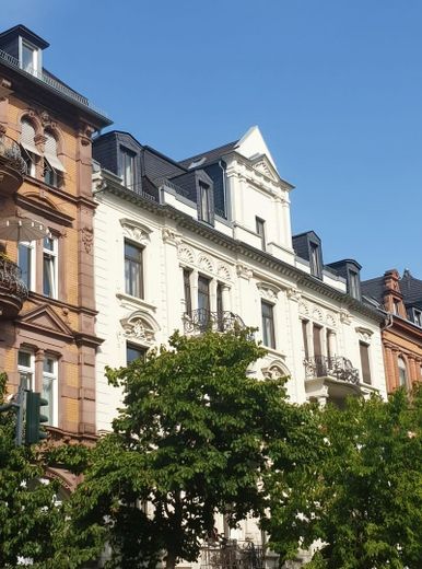 Von Privat: Wohntraum in der Taunusstraße: Wunderschöne Altbauwohnung mit idyllischem Garten – Einmalige Lage          