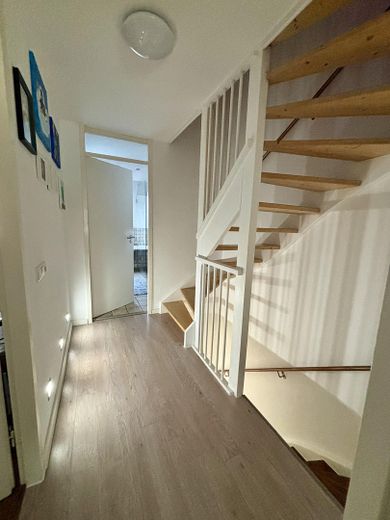 Top renoviertes Reihenmittelhaus mit Garten in Erftstadt - sofort einziehen und wohlfühlen! – Flur zum Dachgeschoss