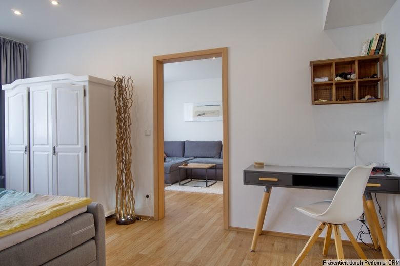 Furnished one-bedroomed apartment near the Medienhafen, state parliament and Rheinturm, with optional underground parking space – f908fdfa651047f053c658a0075356bd9e50539c.jpg