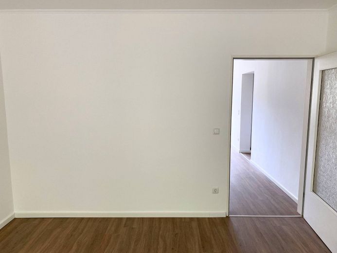 SOMMER, SONNE, SPAREN: Moderne 3-Zimmer-Wohnung mit viel Licht, EBK und sonnigem BALKON – Ansicht III: Schlafzimmer I