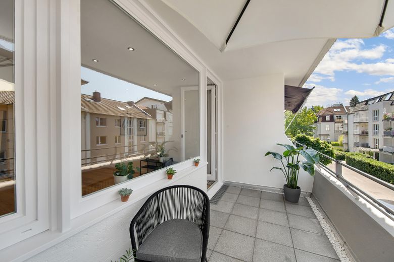 Erstbezug nach Kernsanierung: Exklusive Designerwohnung mit EBK, Balkon & TG-Stellplatz – Balkon