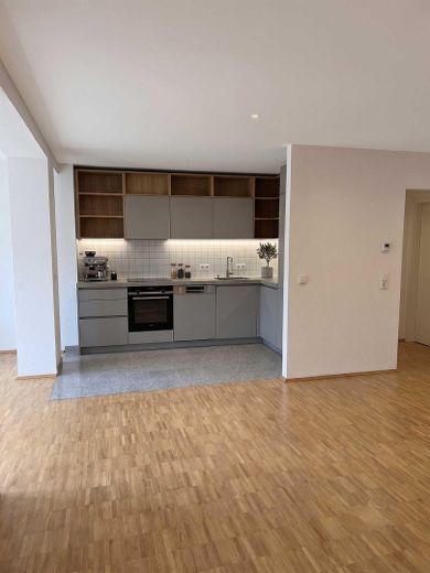 Frisch renovierte 2-Zimmer-Traumwohnung (Effizienzklasse A!), 2 Stellplätze - provisionsfrei! – Kochnische