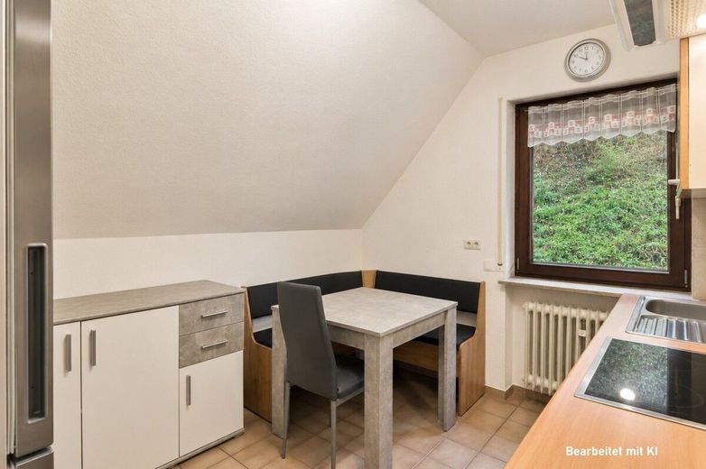 Ihr Deal: 3 Häuschen, 3 Garagen, bis zu 5 WE, davon nur 2 vermietet. HEIZUNG IST NEU! – mit Platz für's Frühstück