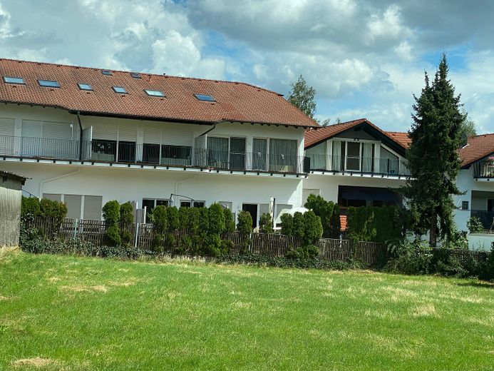 Großzügige, gepflegte 2 -Zimmer Wohnung mit großer Terrasse in Hofheim OT Wildsachsen – Aussenansicht