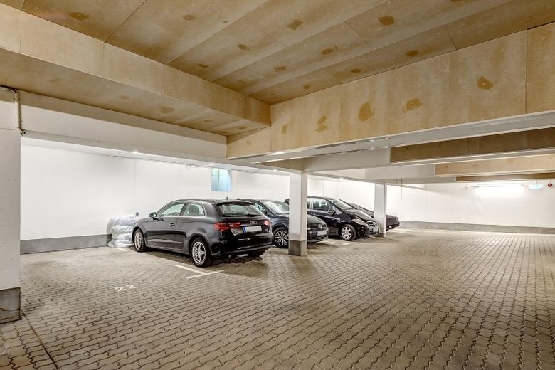 Hochwertige, möblierte Gartenwohnung – Tiefgarage