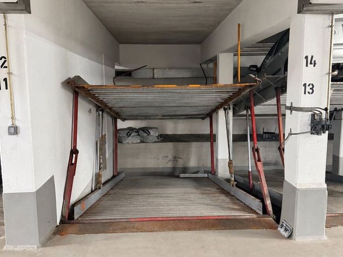 Duplex-Stellplatz mitten in der Stadt - Einfach und bequem parken! – Foto 1