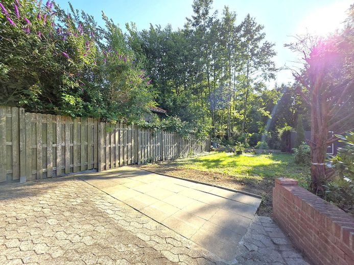 Affascinante casa bifamiliare con ampio giardino in buona posizione – senza provvigione – Garten