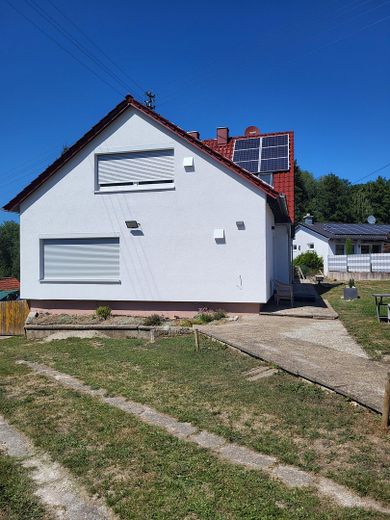 Casa unifamiliar completamente renovada con amplio jardín en una ubicación tranquila y bien comunicada – Haus - Südseite