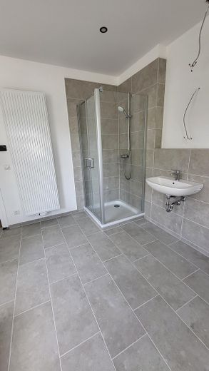 Unser neues Zuhause - direkt einziehen und wohlfühlen! – Voll-Bad mit Glasdusche