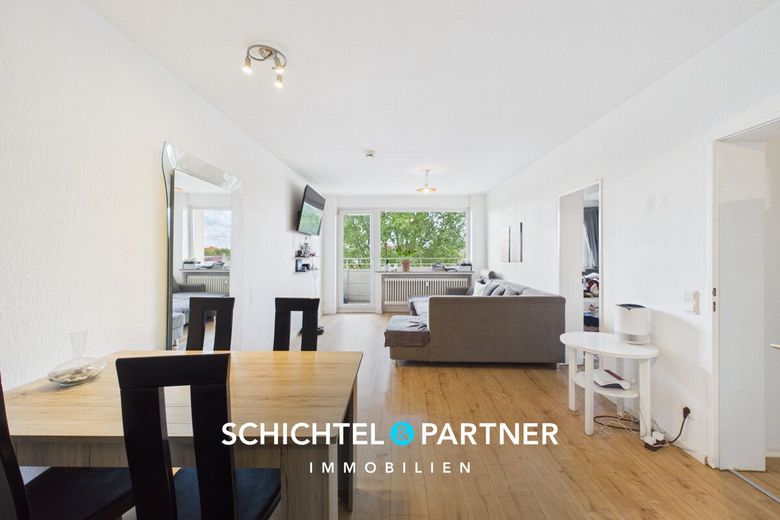 Ostertor | Helle 2-Zimmer-Wohnung mit Balkon und Weitblick über Bremen – S&amp;P | Wohnzimmer