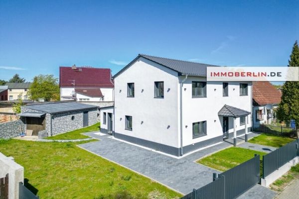 IMMOBERLIN.DE - Für den Ersteinzug nach Sanierung! Attraktives Haus mit Südgarten & Garage