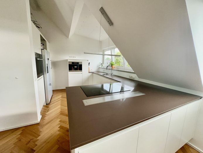 Provisionsfrei - Großzügige, lichtdurchflutete DG-Maisonette Wohnung - Fasangarten - provisionsfrei – Küche