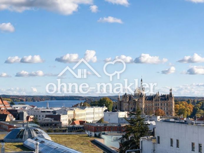 Attraente maisonette di 3 locali con balcone e vista sul castello in posizione centrale a Schwerin – Foto 1
