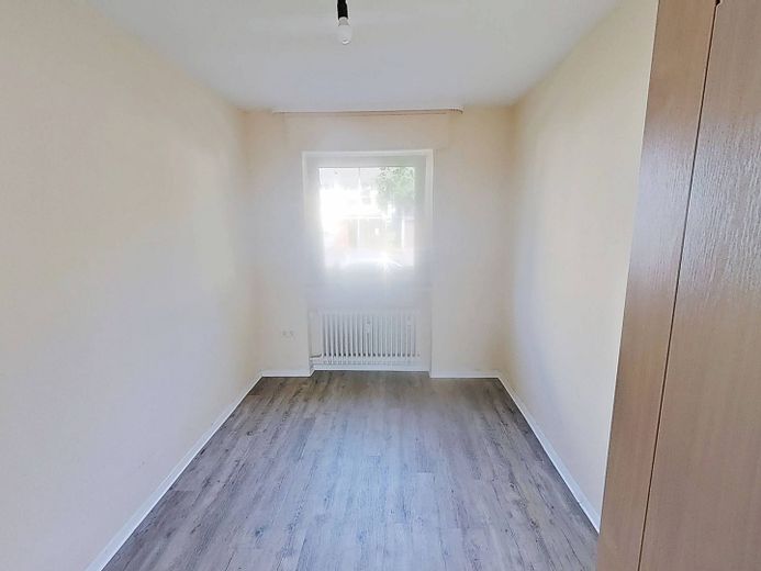 Komfortabel im Erdgeschoss: Helle 3-Zimmer-Wohnung mit Tageslichtbad (Wanne + Dusche) – Schlafzimmer II